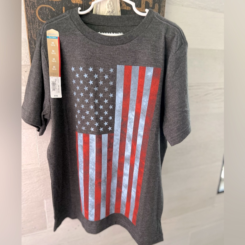 NWT THEREABOUTS American Flag Kids T-Shirt - Gray